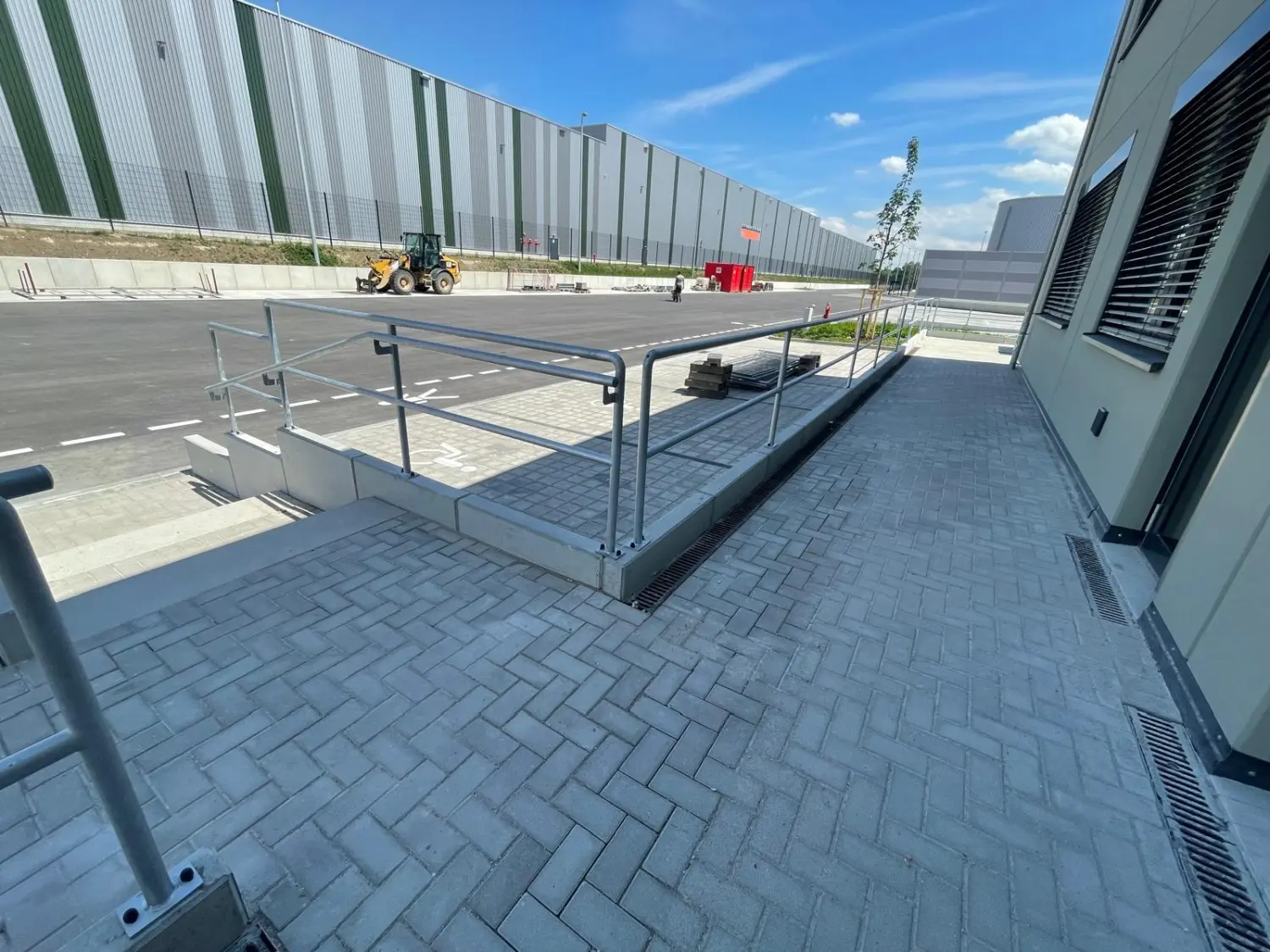Doppelstabgitterzäune mit Kunststoff-Sichtschutz der BEG Zaunsysteme GmbH