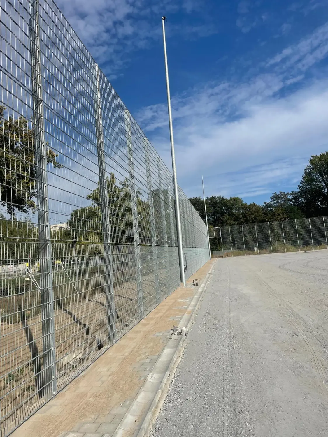 BEG-Zaunsysteme, Zaunbau, Zaunbauer ,  Zaunbau Firma,  Zaunbau Unternehmen,  Professioneller Zaunbau,  Zaunsysteme,  Zaunmontage , Metallzaun,  Doppelstabmattenzaun,  Gitterzaun,  Industriezaun,  Sicherheitszaun,  Sichtschutzzaun,  Gartenzäune,  Toranlagen,  Schiebetor,  Hoftor,  Zaunreparatur,  Zaunmontage Service,